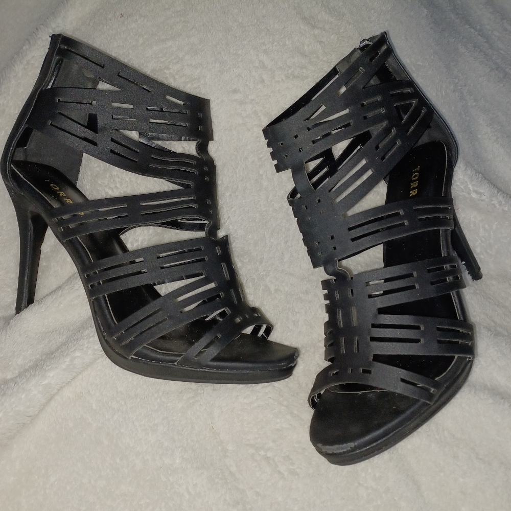Torrid 9W Geometric Cut-Out Strappy Cage Sandals Heels Booties